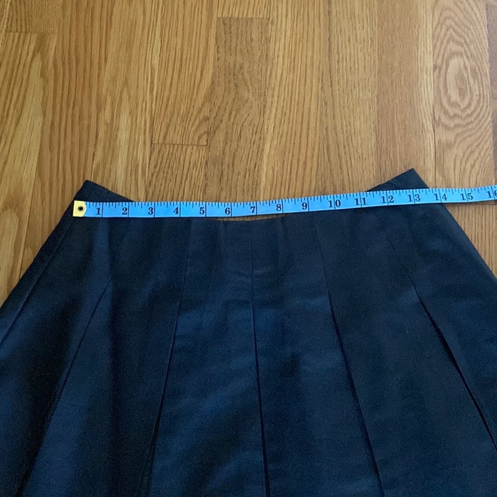 Talbots Pure Silk Pleated Skirt With Cut Out Hem Size 4 EUC - Picture 10 of 11